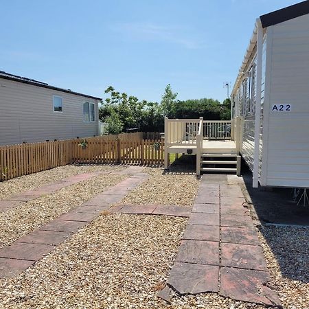 A22 Unity Beach Holiday Resort Unity Brean Sleeps 8 People 3 Bedrooms 1 Pet Stays Free Berrow Экстерьер фото
